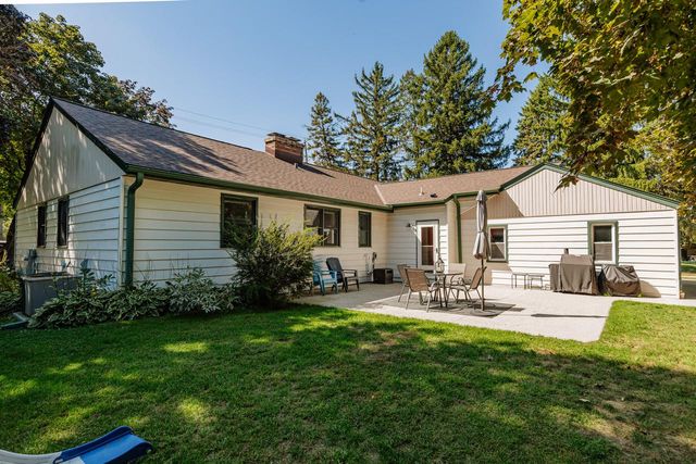 248 E Ottawa AVENUE, Dousman, WI 53118