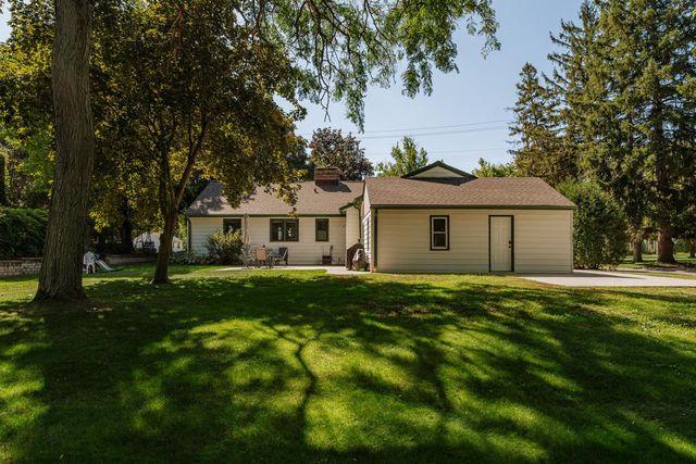 248 E Ottawa AVENUE, Dousman, WI 53118