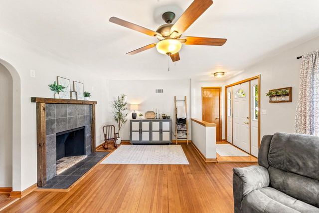 248 E Ottawa AVENUE, Dousman, WI 53118