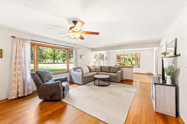 248 E Ottawa AVENUE, Dousman, WI 53118