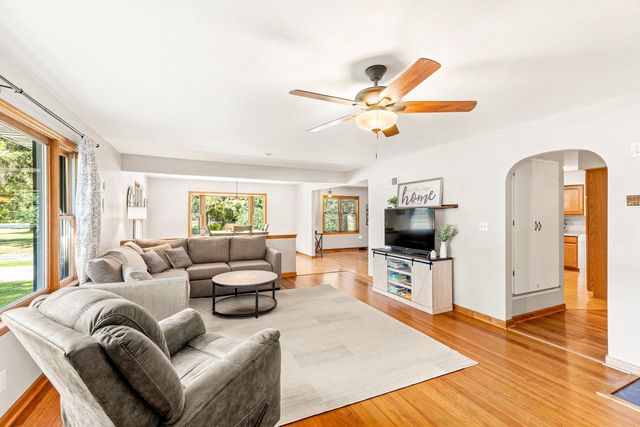 248 E Ottawa AVENUE, Dousman, WI 53118