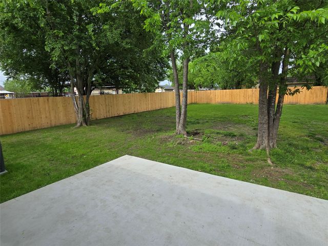515 Elkhart Avenue, Dallas, TX 75217
