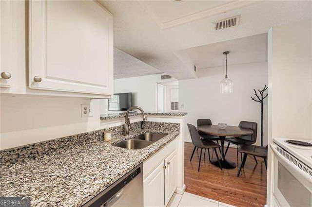 4109 Chastain Park Court NE, Atlanta, GA 30342