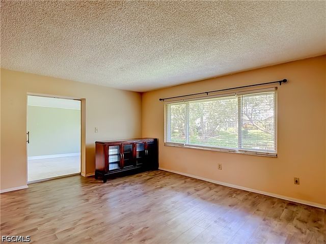 842 Pangola DR, North Fort Myers, FL 33903
