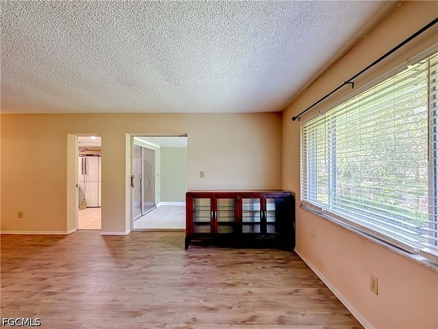 842 Pangola DR, North Fort Myers, FL 33903