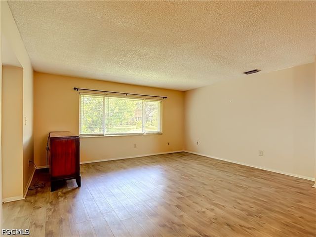 842 Pangola DR, North Fort Myers, FL 33903