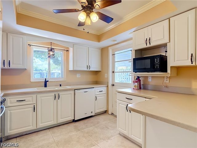 842 Pangola DR, North Fort Myers, FL 33903