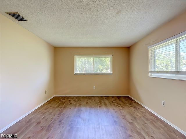 842 Pangola DR, North Fort Myers, FL 33903
