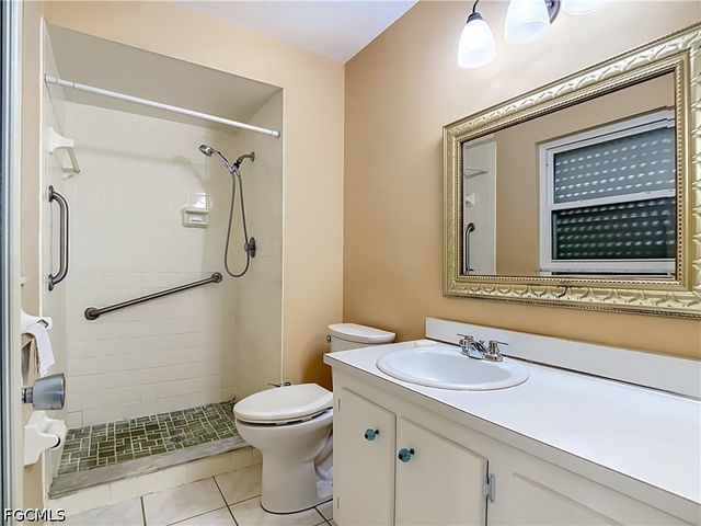 842 Pangola DR, North Fort Myers, FL 33903