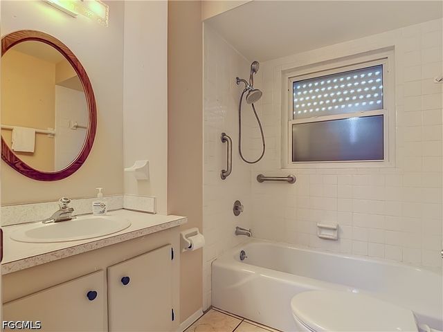 842 Pangola DR, North Fort Myers, FL 33903