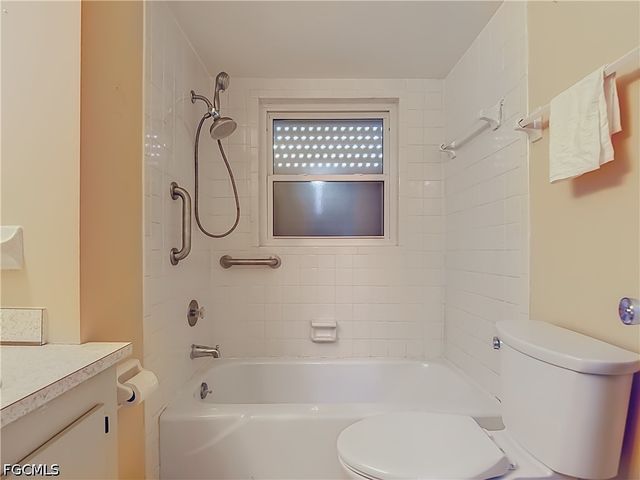 842 Pangola DR, North Fort Myers, FL 33903