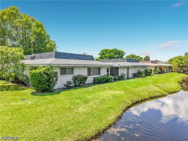 842 Pangola DR, North Fort Myers, FL 33903