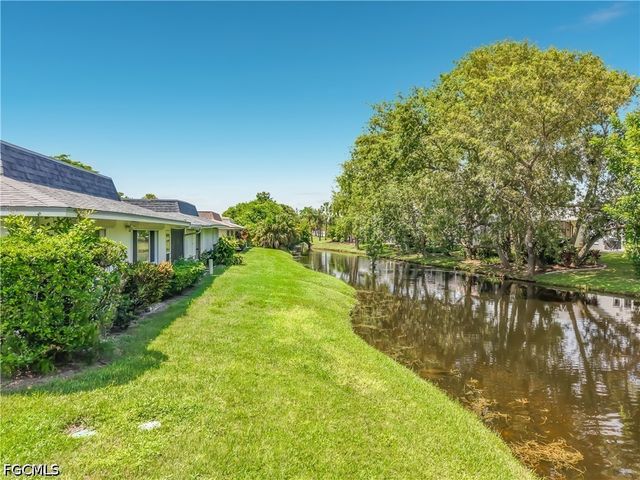 842 Pangola DR, North Fort Myers, FL 33903
