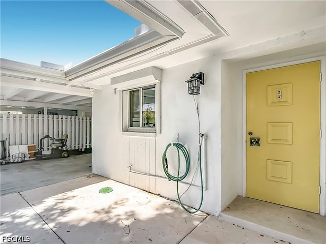 842 Pangola DR, North Fort Myers, FL 33903