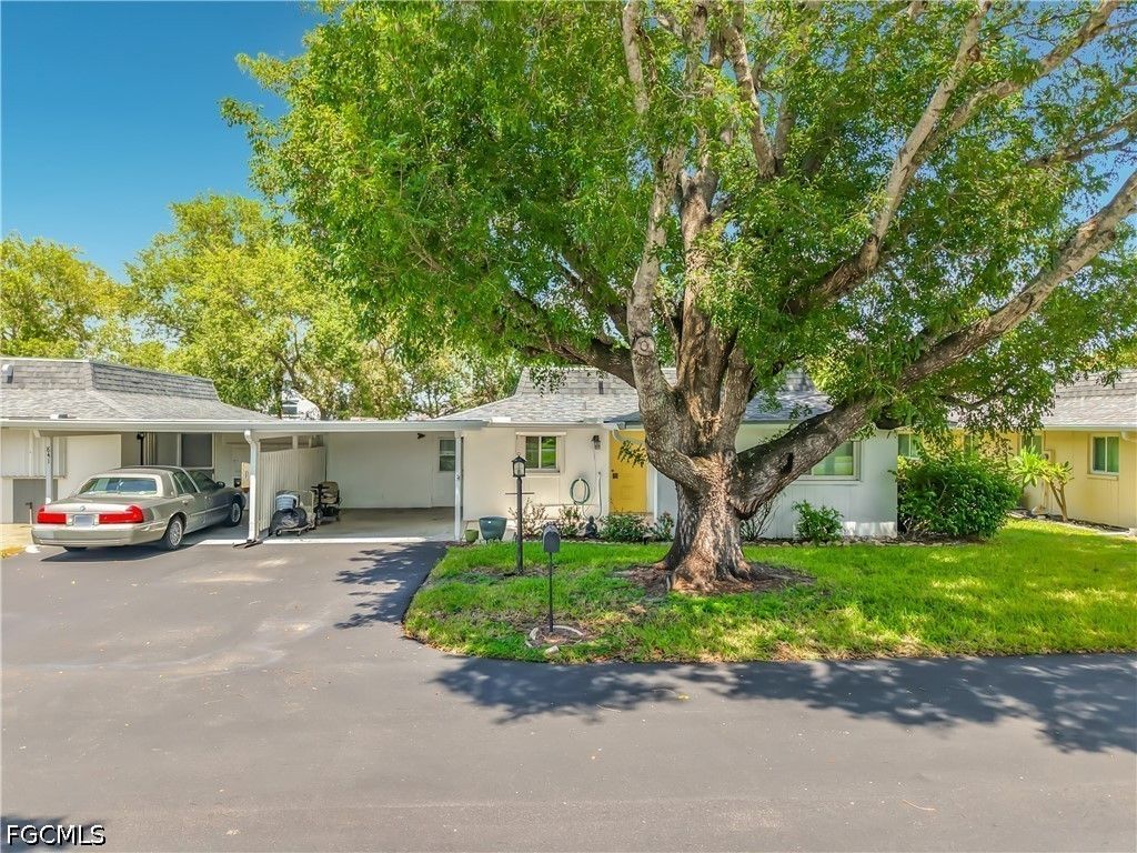 842 Pangola DR, North Fort Myers, FL 33903
