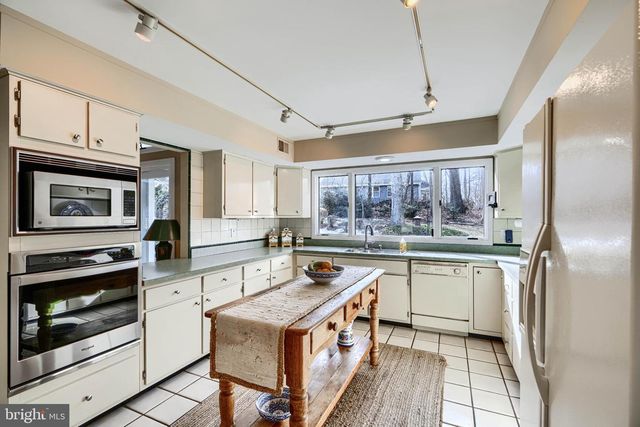 4004 HOLLY KNOLL DR, Glen Arm, MD 21057