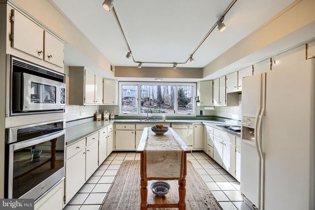 4004 HOLLY KNOLL DR, Glen Arm, MD 21057