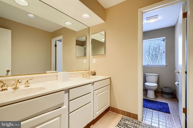 4004 HOLLY KNOLL DR, Glen Arm, MD 21057