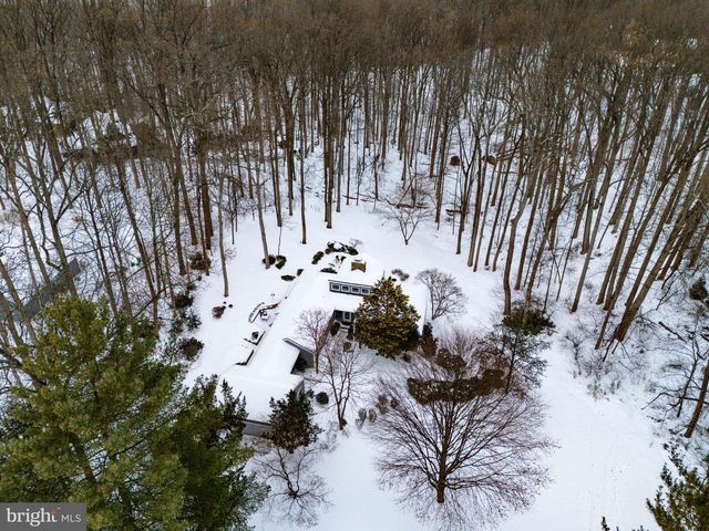 4004 HOLLY KNOLL DR, Glen Arm, MD 21057