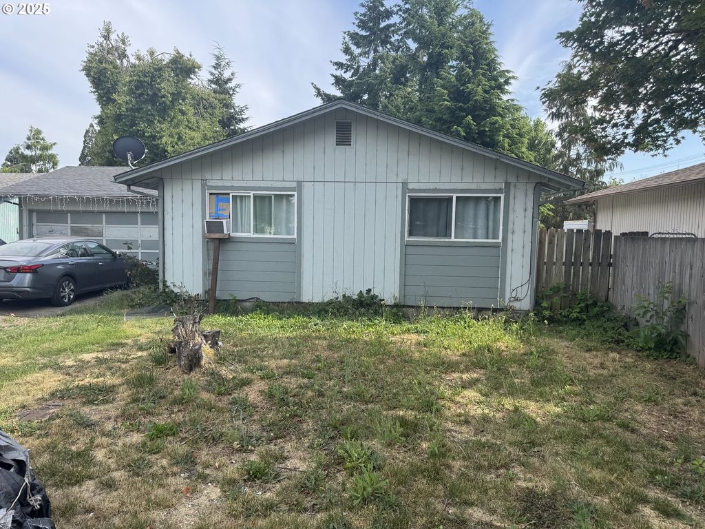 5111 D St, Springfield, OR 97478