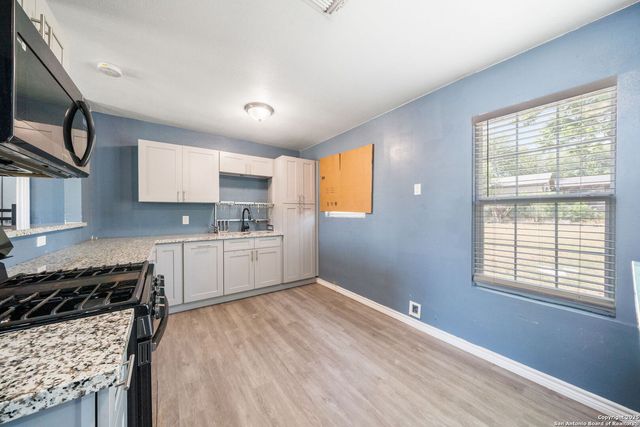 915 Deely, San Antonio, TX 78221