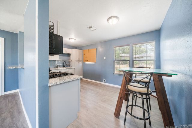 915 Deely, San Antonio, TX 78221