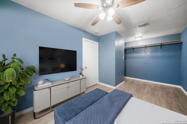 915 Deely, San Antonio, TX 78221
