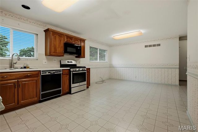 957 Active Drive, St Louis, MO 63146