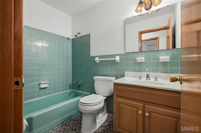 957 Active Drive, St Louis, MO 63146