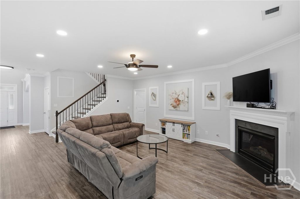 Image 10 of property listing at 182 Castleoak Drive, Richmond Hill, GA 31324