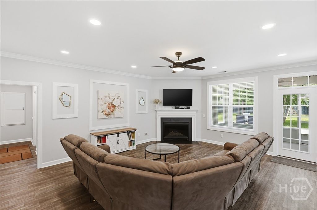 Image 11 of property listing at 182 Castleoak Drive, Richmond Hill, GA 31324