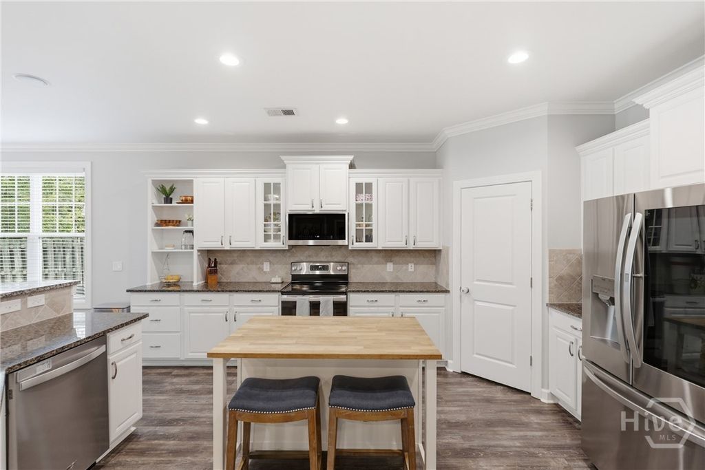 Image 17 of property listing at 182 Castleoak Drive, Richmond Hill, GA 31324