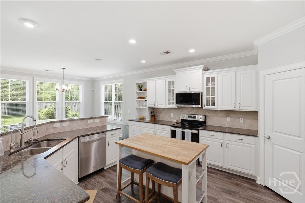 Image 19 of property listing at 182 Castleoak Drive, Richmond Hill, GA 31324