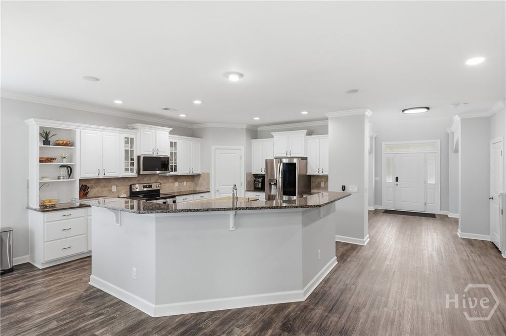 Image 20 of property listing at 182 Castleoak Drive, Richmond Hill, GA 31324