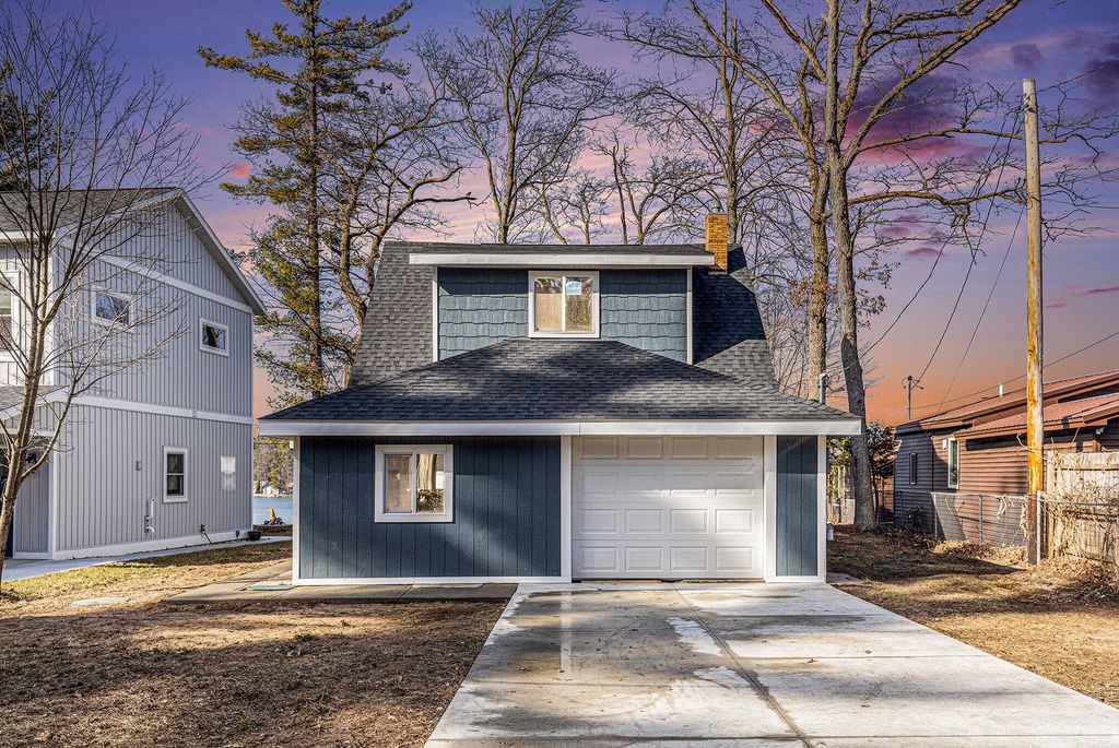 5557 Front Street, Newaygo, MI 49337