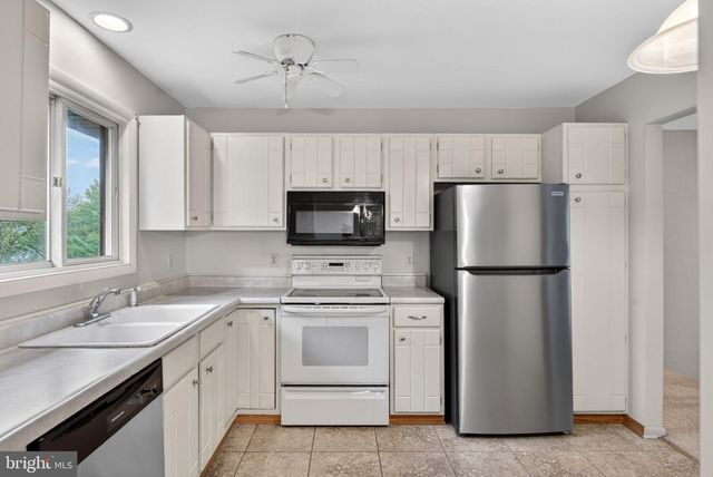 3807 HILLCREST DR, Columbia, PA 17512