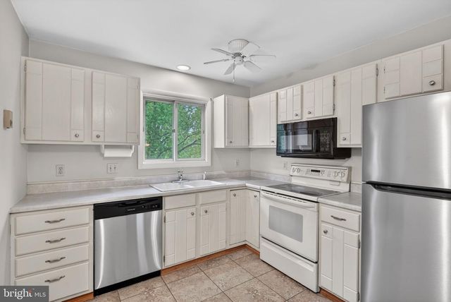 3807 HILLCREST DR, Columbia, PA 17512