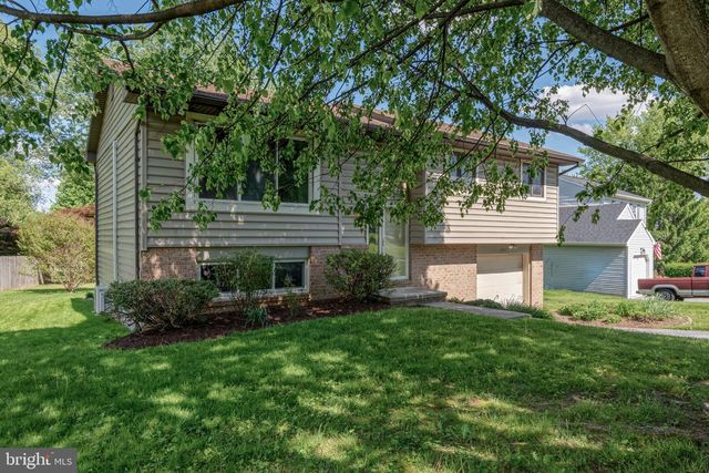 3807 HILLCREST DR, Columbia, PA 17512
