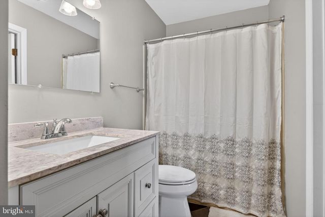 3807 HILLCREST DR, Columbia, PA 17512