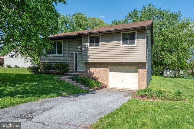 3807 HILLCREST DR, Columbia, PA 17512