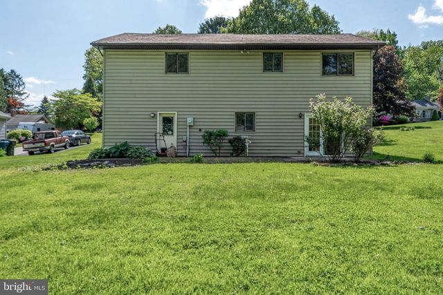 3807 HILLCREST DR, Columbia, PA 17512