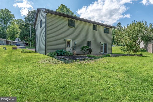3807 HILLCREST DR, Columbia, PA 17512