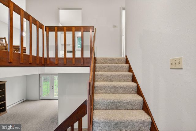 3807 HILLCREST DR, Columbia, PA 17512