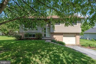 3807 HILLCREST DR, Columbia, PA 17512