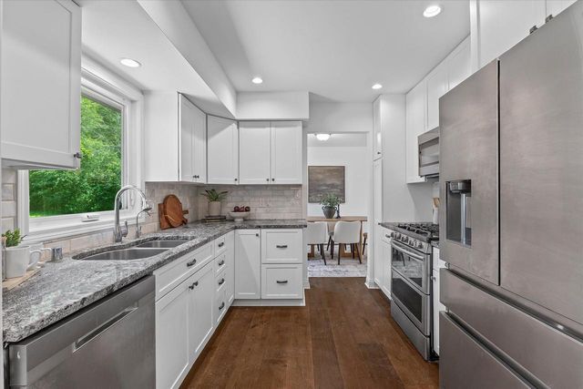 11318 N Glenwood DRIVE, Mequon, WI 53097