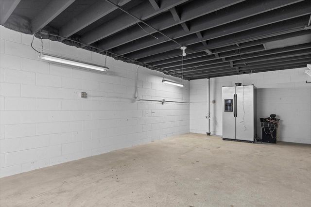 11318 N Glenwood DRIVE, Mequon, WI 53097