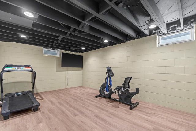 11318 N Glenwood DRIVE, Mequon, WI 53097
