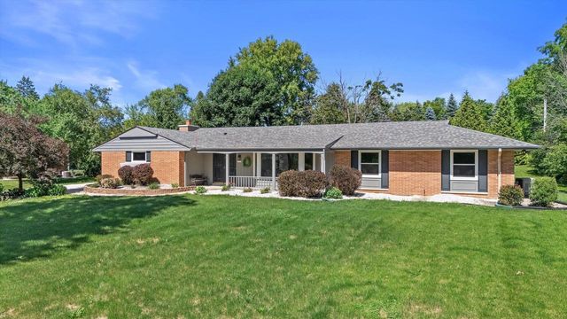 11318 N Glenwood DRIVE, Mequon, WI 53097