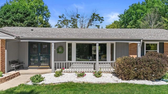 11318 N Glenwood DRIVE, Mequon, WI 53097