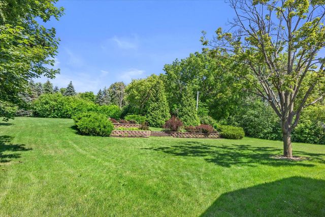 11318 N Glenwood DRIVE, Mequon, WI 53097